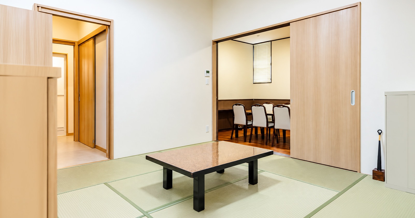 畳敷きでお休みいただけるご親族の和室控室
