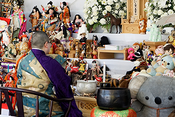 僧侶による読経